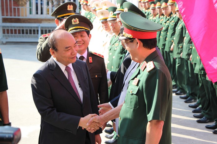 Thủ tướng xông đất Bộ Chỉ huy quân sự TP Đà Nẵng - Ảnh 1.