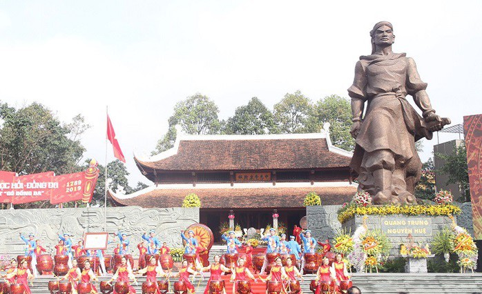 Thủ tướng dự lễ khai hội Gò Đống Đa xuân Kỷ Hợi - Ảnh 2.