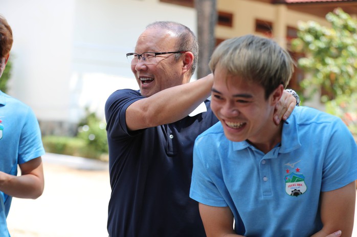 Mang Văn Toàn so sánh Hồng Duy, HLV Park Hang-seo lại đưa ra cái kết bất ngờ... - Ảnh 3.