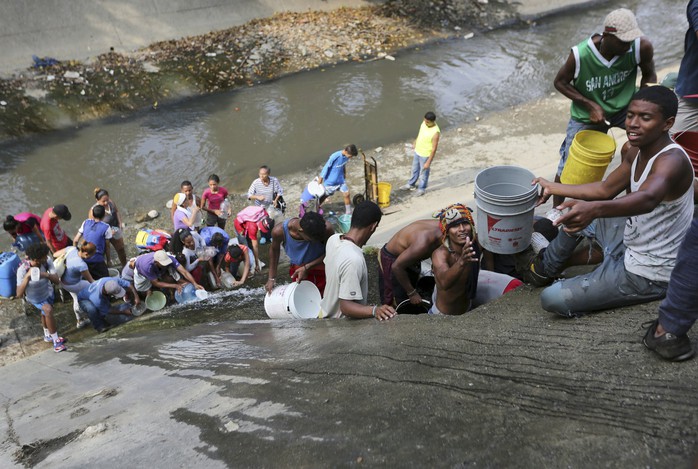 Venezuela: Hỗn loạn gia tăng, bắt 2 nghi phạm “phá hoại lưới điện” - Ảnh 6.