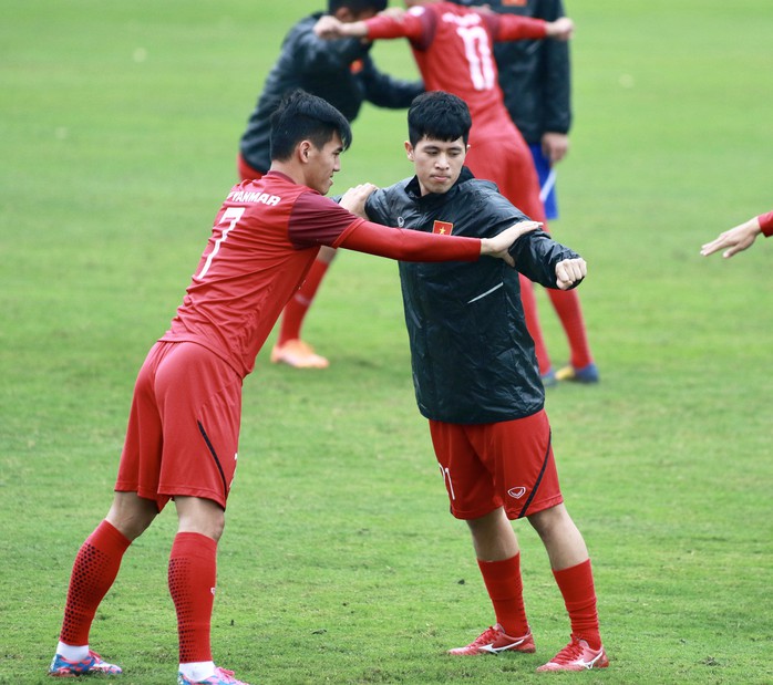 HLV Park Hang-seo: Đình Trọng đang chạy đua cùng U23 - Ảnh 2.