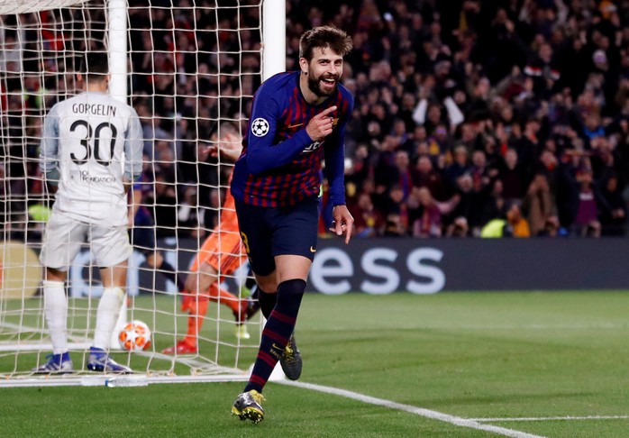 Ronaldo gọi, Messi trả lời với dấu giày trong 4 bàn của Barcelona - Ảnh 7.
