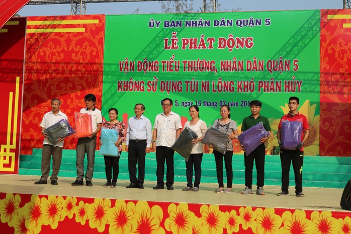 Nói không với túi nilon - Ảnh 1.