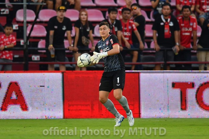 Đặng Văn Lâm tiếp tục giúp Muangthong United chiến thắng nghẹt thở - Ảnh 2.