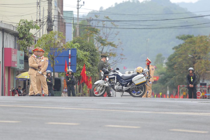 Cận cảnh dàn xe bọc thép tại ga Đồng Đăng trước giờ Chủ tịch Kim Jong-un rời Việt Nam - Ảnh 9.