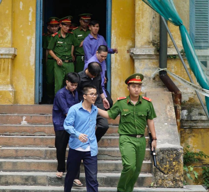 Nguyên thượng úy CSGT nhờ côn đồ đánh chết người: Lời khai phi lý - Ảnh 1.