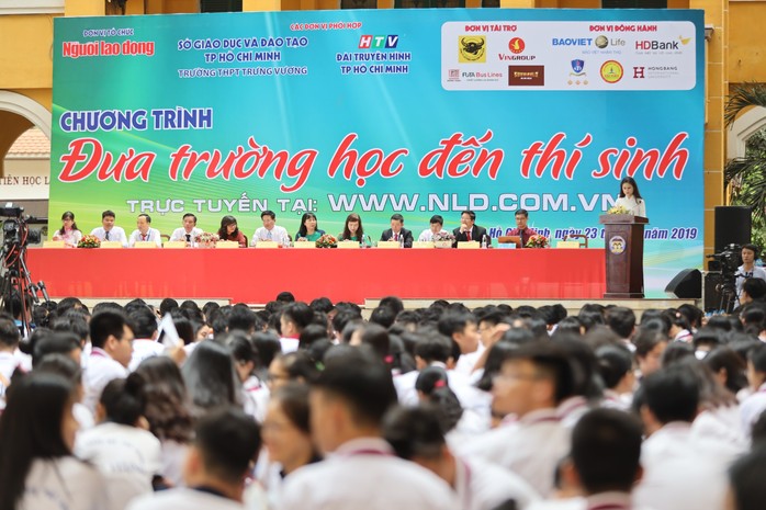 Chương trình Đưa trường học đến thí sinh 2019: Giải tỏa nỗi lo nghề nghiệp - Ảnh 2.