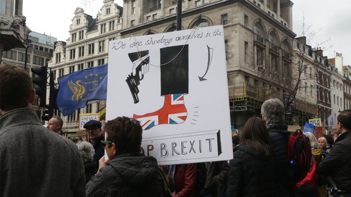 Anh: Biểu tình quy mô lớn đòi trưng cầu dân ý lần 2 về Brexit - Ảnh 2.