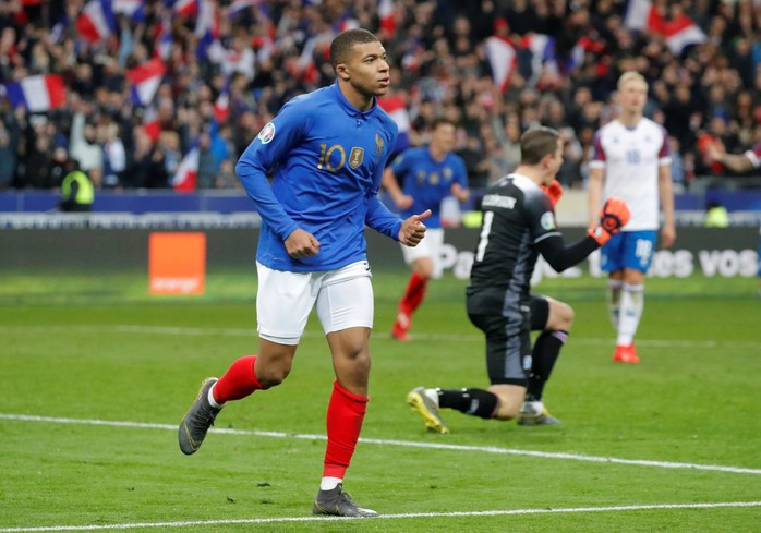 Real Madrid dùng 240 triệu bảng kích hoạt bom tấn Mbappe - Ảnh 3.