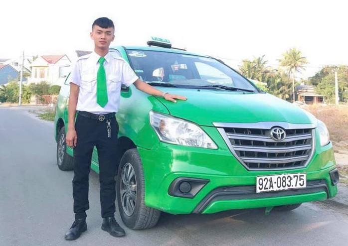 Nhân viên taxi nhanh trí gọi cửa cứu 5 người khỏi căn nhà cháy - Ảnh 3.