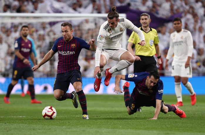 Real Madrid nhận hat-trick thất bại siêu kinh điển, Barcelona bay cao ở Bernabeu - Ảnh 2.