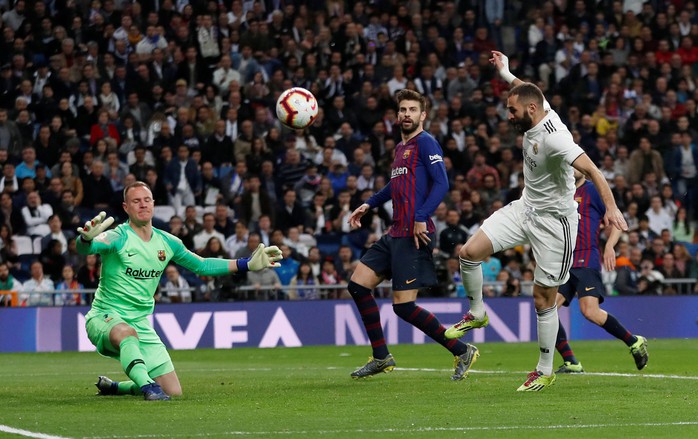 Real Madrid nhận hat-trick thất bại siêu kinh điển, Barcelona bay cao ở Bernabeu - Ảnh 5.