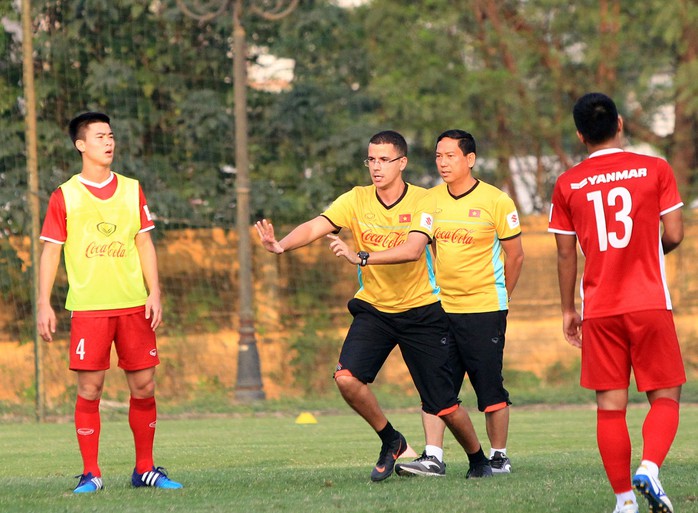 U23 Việt Nam làm mới băng ghế chỉ đạo - Ảnh 1.