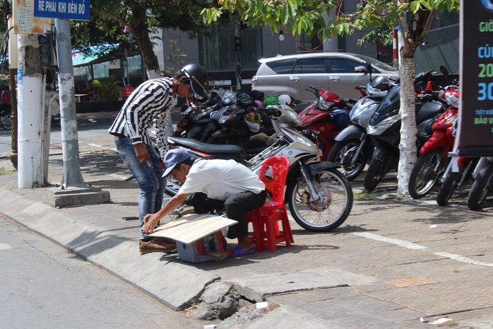  Nhọc nhằn mưu sinh dưới cái nắng như đổ lửa - Ảnh 12.