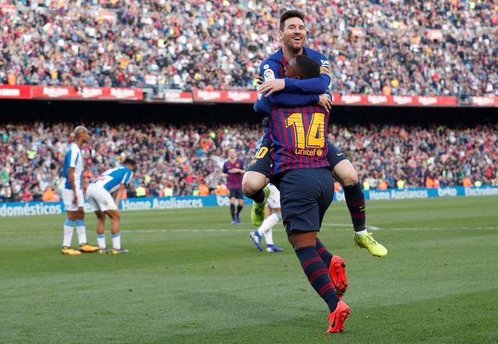 Sao Trung Quốc suýt lập kỳ tích, Messi tiến sát kỷ lục sự nghiệp - Ảnh 6.