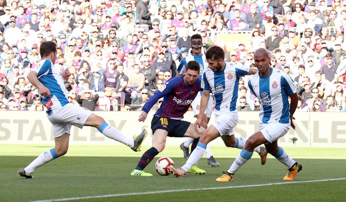 Sao Trung Quốc suýt lập kỳ tích, Messi tiến sát kỷ lục sự nghiệp - Ảnh 3.