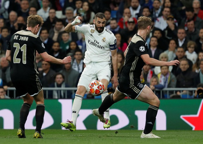 Gã hề Ramos bất lực nhìn Real Madrid thảm bại ở Champions League - Ảnh 2.