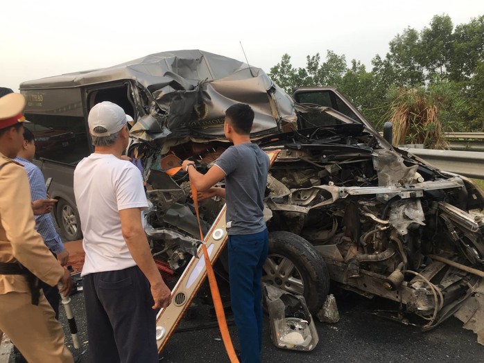 Tai nạn 4 người thương vong trên cao tốc: Xe khách chạy 112 km/giờ trước khi tông xe container - Ảnh 1.