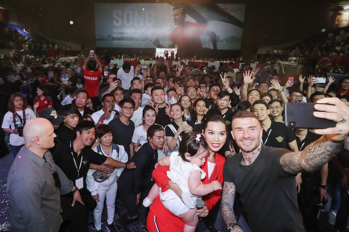 David Beckham giao lưu bóng đá cùng thiếu nhi Việt Nam - Ảnh 1.