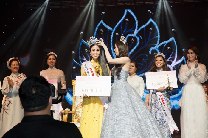 Mỹ nhân Sao Mai Tuyết Nga đăng quang Hoa hậu áo dài Việt Nam - Ảnh 2.