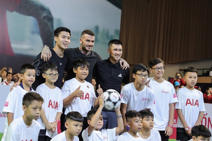 David Beckham giao lưu bóng đá cùng thiếu nhi Việt Nam - Ảnh 2.