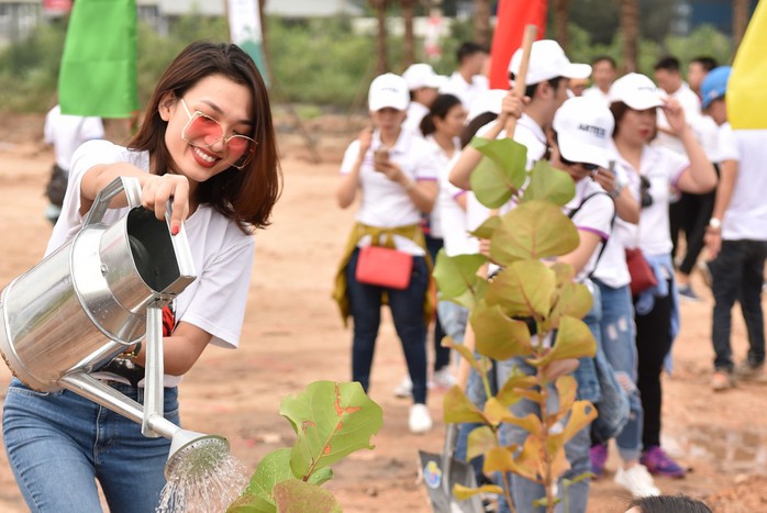 FLC: trồng 10.000 cây xanh tại Lễ phát động chiến dịch Go Green 2019 - Ảnh 6. FLC: trồng 10.000 cây xanh tại Lễ phát động chiến dịch Go Green 2019 - Ảnh 6.