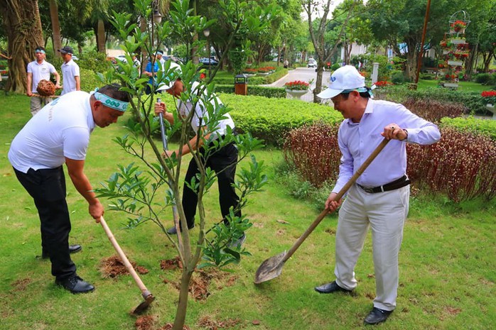 FLC: trồng 10.000 cây xanh tại Lễ phát động chiến dịch Go Green 2019 - Ảnh 7. FLC: trồng 10.000 cây xanh tại Lễ phát động chiến dịch Go Green 2019 - Ảnh 7.