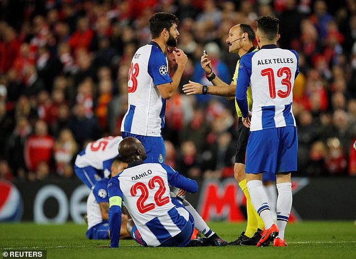 Salah thoát thẻ đỏ, Liverpool thắng dễ Porto ở Anfield - Ảnh 5.