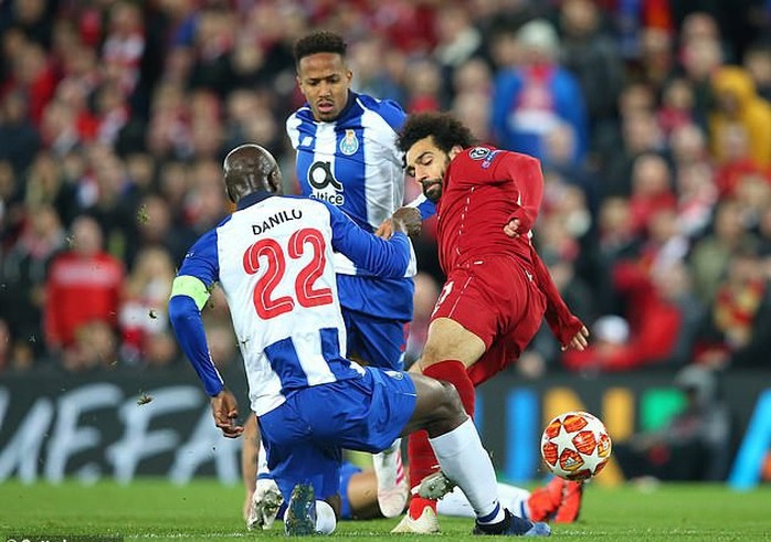 Salah thoát thẻ đỏ, Liverpool thắng dễ Porto ở Anfield - Ảnh 4.