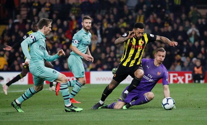 Thủ môn Watford tặng bàn thắng hy hữu, Arsenal vào Top 4 - Ảnh 9.