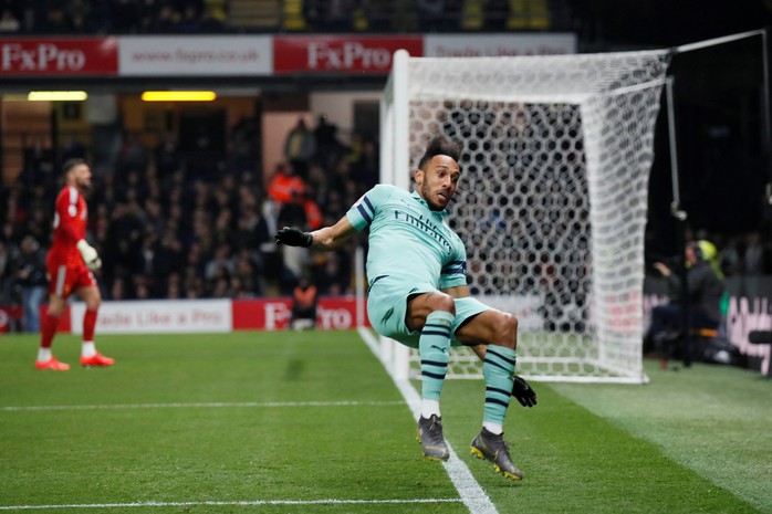 Thủ môn Watford tặng bàn thắng hy hữu, Arsenal vào Top 4 - Ảnh 4.