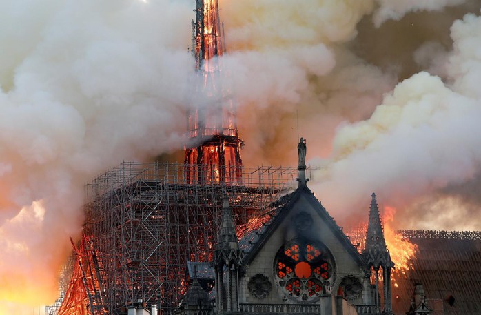 Cháy Nhà thờ Đức Bà Paris: Linh mục Pháp được ca ngợi “người hùng” là ai? - Ảnh 3.