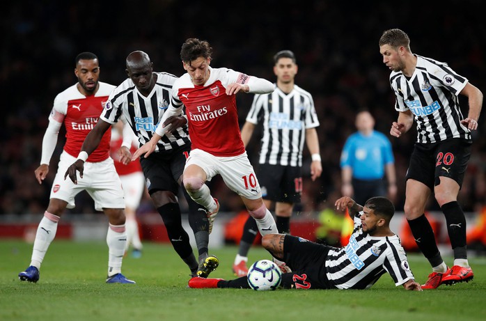 Thắng trận thứ 10 liên tiếp sân nhà, Arsenal bay vào Top 3 Ngoại hạng - Ảnh 5.
