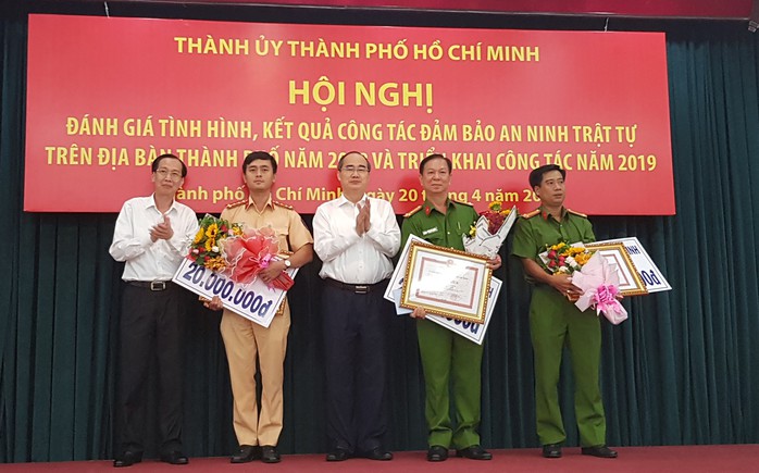 Thưởng nóng chuyên án triệt phá 1,1 tấn ma túy ở TP HCM - Ảnh 1.