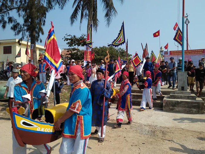 Thiêng liêng Lễ khao lề tri ân hùng binh Hoàng Sa ở Lý Sơn - Ảnh 2.