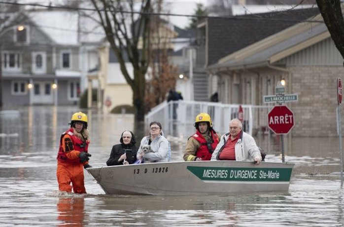 Canada hứng lũ lụt nặng chưa từng thấy - Ảnh 1.