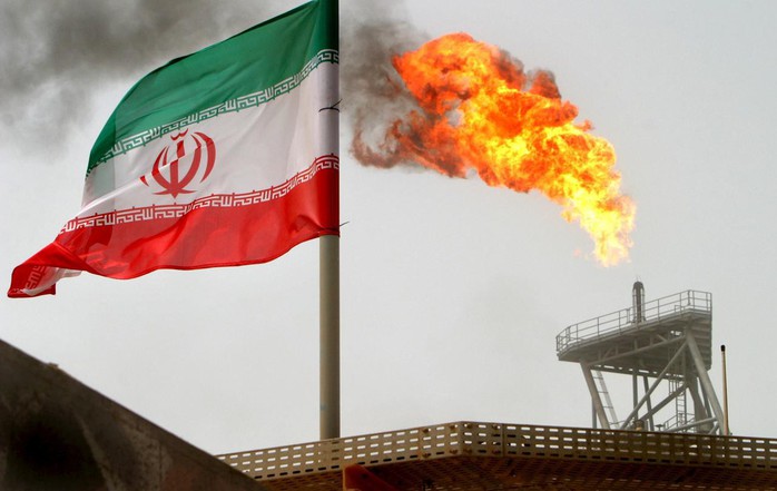 Mỹ muốn bóp nghẹt nguồn thu dầu mỏ của Iran - Ảnh 1.
