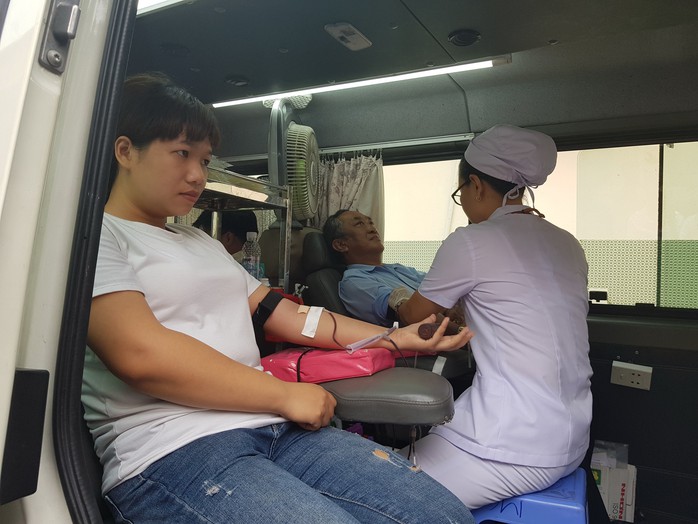 400 CNVC-LĐ  quận 3, TP HCM tham gia hiến máu nhân đạo - Ảnh 1.