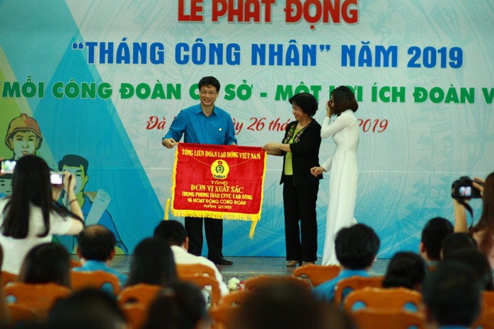 Đà Nẵng trao 30 mái ấm công đoàn trị giá hơn 700 triệu đồng - Ảnh 1.