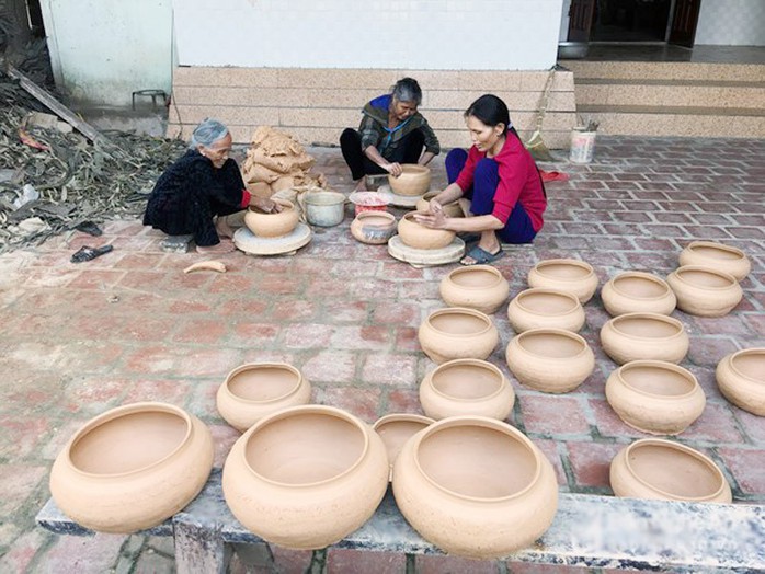 Dùng nồi đất Trù Sơn để... nấu vàng - Ảnh 1.