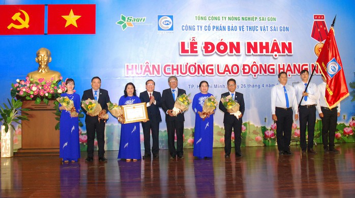 CÔNG TY CP BẢO VỆ THỰC VẬT SÀI GÒN: Đón nhận Huân chương Lao động hạng Nhất - Ảnh 1. CÔNG TY CP BẢO VỆ THỰC VẬT SÀI GÒN: Đón nhận Huân chương Lao động hạng Nhất - Ảnh 1.