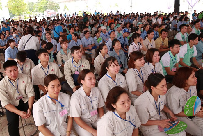 LĐLĐ TP Hà Nội: Nhiều hoạt động chăm lo cho công nhân khó khăn - Ảnh 2.