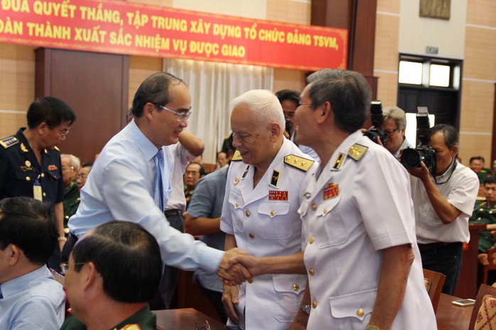 Lãnh đạo TP HCM gặp mặt cán bộ quân đội cấp tướng nghỉ hưu - Ảnh 1.
