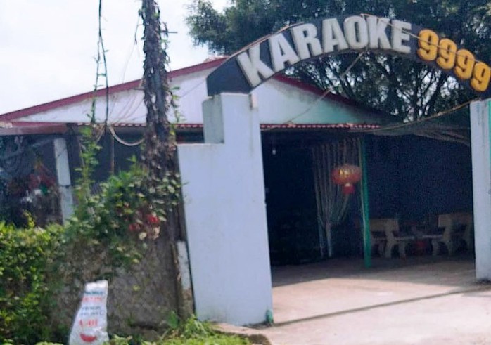 Đuổi đánh nhau loạn xạ trong quán karaoke, 1 người tử vong - Ảnh 1.