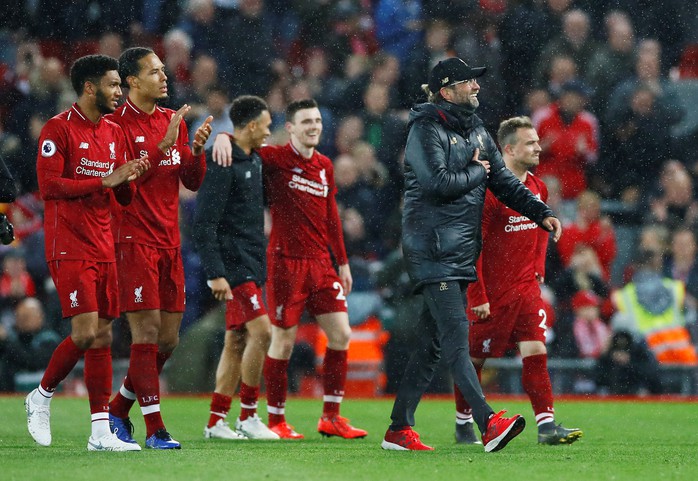 3 cú đúp gây sốc đưa Liverpool lên ngôi đầu giải Ngoại hạng Anh - Ảnh 7.