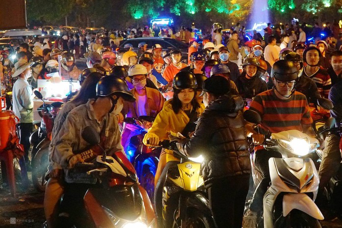 Biển người chen chân ở chợ đêm Đà Lạt dịp lễ 30-4 - Ảnh 11. Biển người chen chân ở chợ đêm Đà Lạt dịp lễ 30-4 - Ảnh 11.