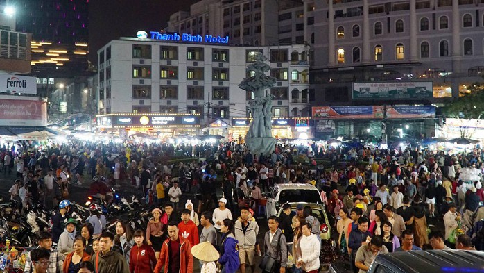 Biển người chen chân ở chợ đêm Đà Lạt dịp lễ 30-4 - Ảnh 12. Biển người chen chân ở chợ đêm Đà Lạt dịp lễ 30-4 - Ảnh 12.