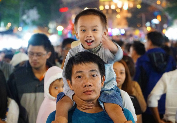 Biển người chen chân ở chợ đêm Đà Lạt dịp lễ 30-4 - Ảnh 6. Biển người chen chân ở chợ đêm Đà Lạt dịp lễ 30-4 - Ảnh 6.