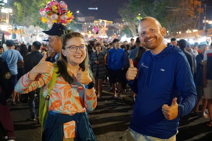 Biển người chen chân ở chợ đêm Đà Lạt dịp lễ 30-4 - Ảnh 9. Biển người chen chân ở chợ đêm Đà Lạt dịp lễ 30-4 - Ảnh 9.