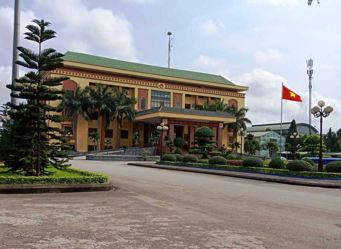 Xôn xao thông tin chủ tịch HĐND tỉnh Ninh Bình đi xe biển xanh 80B - Ảnh 3.